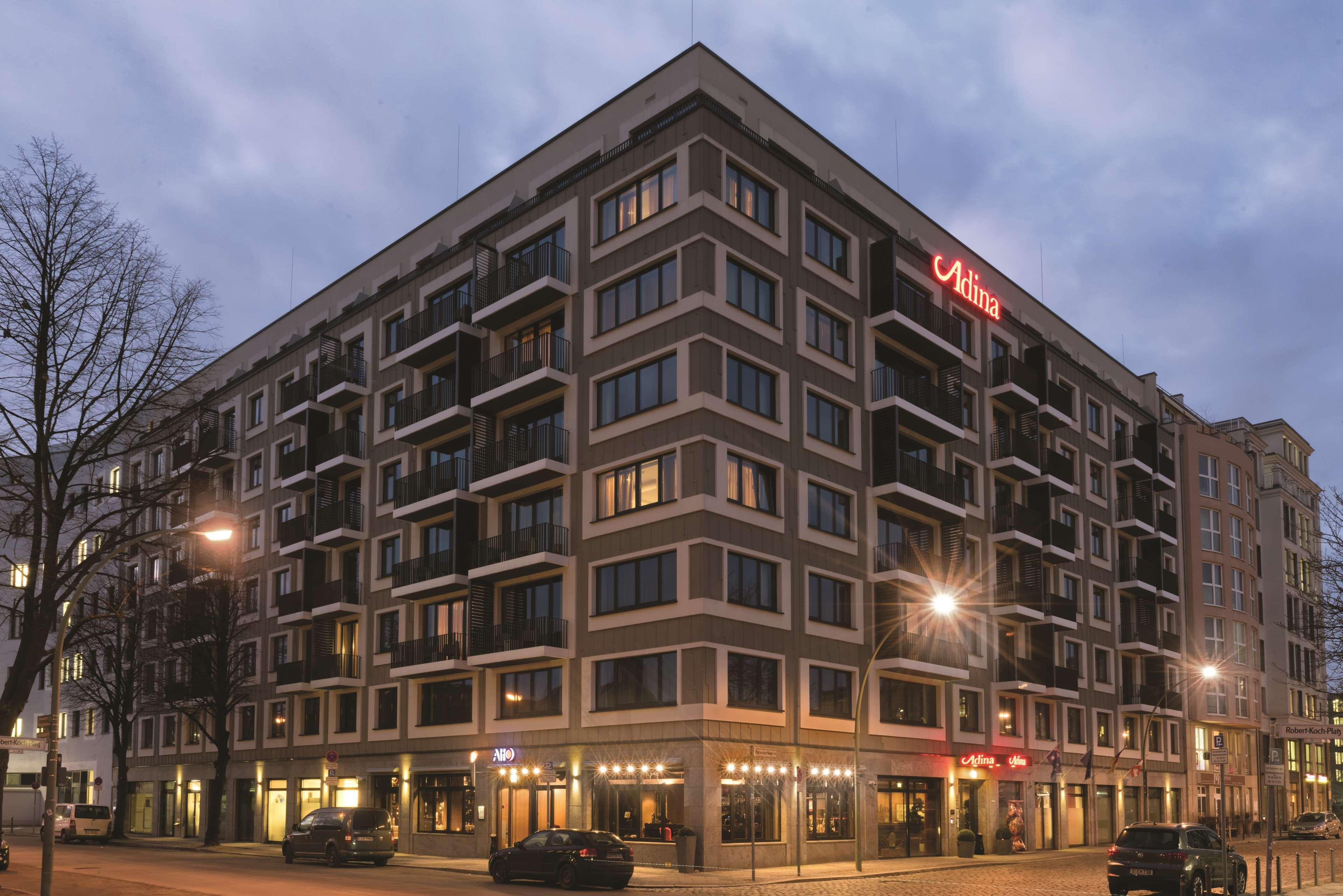 Adina Apartment Hotel Berlin Mitte Exteriör bild
